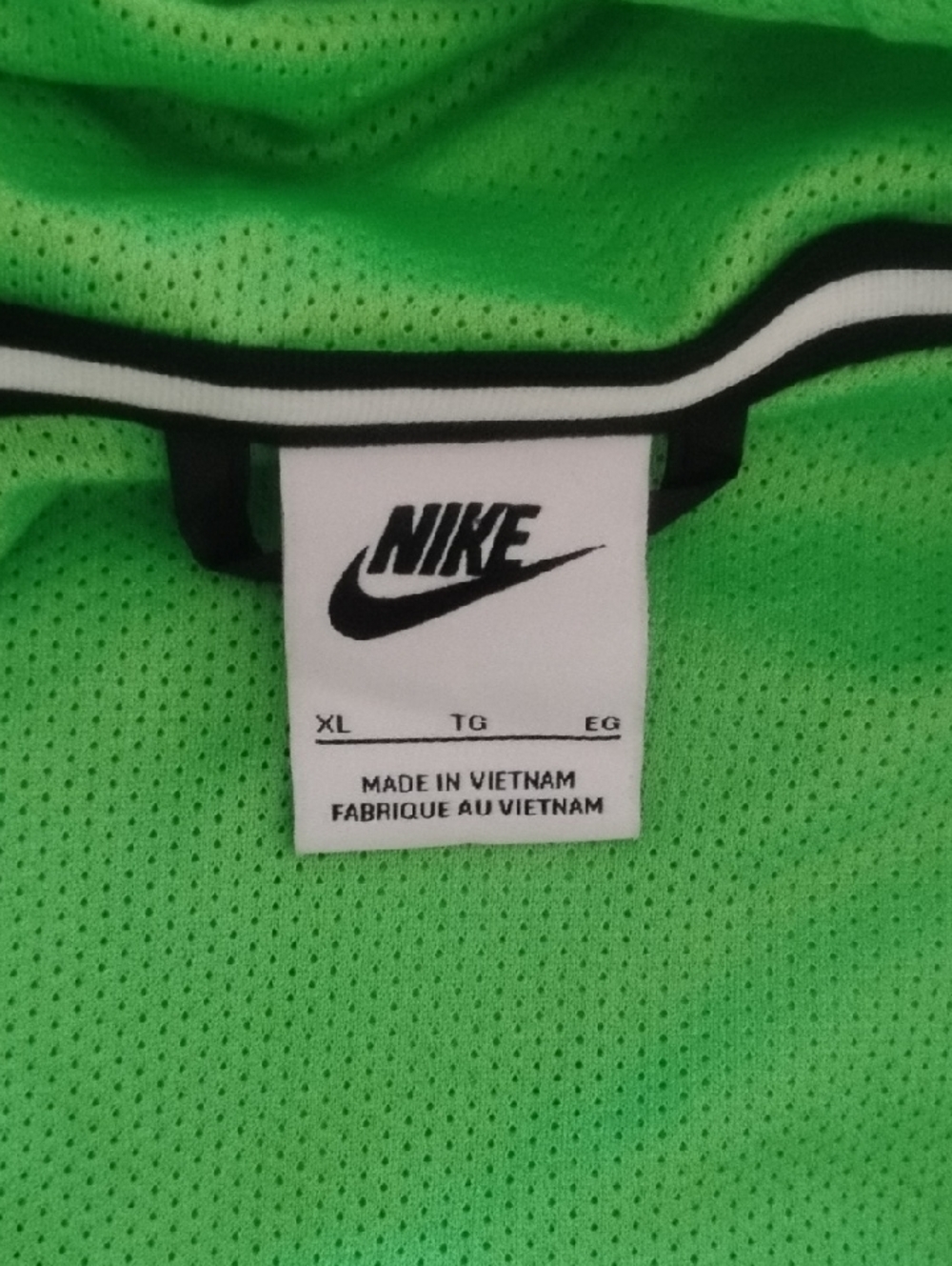 Nike Bright Green and Black Athletic Windbreaker - Picture 2 of 6